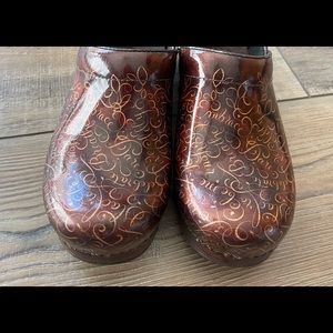 Dansko 20 anniversary clogs size 39